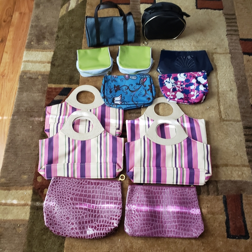 13 Estee Lauder Cosmetic Bags